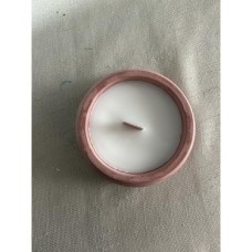 Adena Kırmızı Taş Tozu Kalıplı Kokulu Mum, Ahşap Fitilli, Pembe Görünümlü Kap Adena Kırmızı Taş Tozu Kalıplı Kokulu Mum, Ahşap Fitilli, Pembe Görünümlü Kap